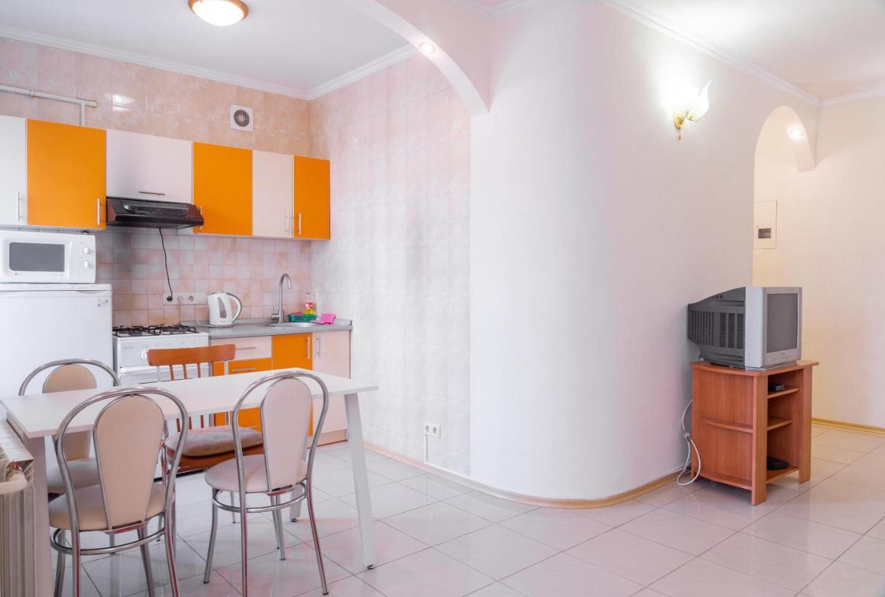Apartment Triokhsviatytelskaya Street 3 Kiev Eksteriør bilde