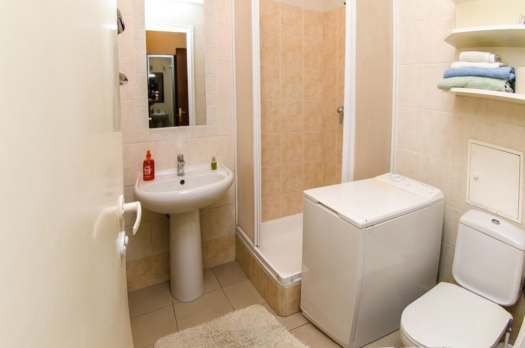 Apartment Triokhsviatytelskaya Street 3 Kiev Eksteriør bilde