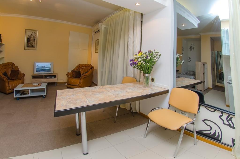 Apartment Triokhsviatytelskaya Street 3 Kiev Eksteriør bilde